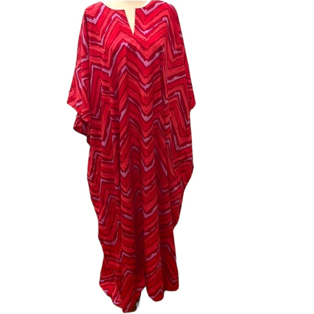 Beautiful oversized kaftan style rayon robe in reds, pinks and purple. O/S NWOT